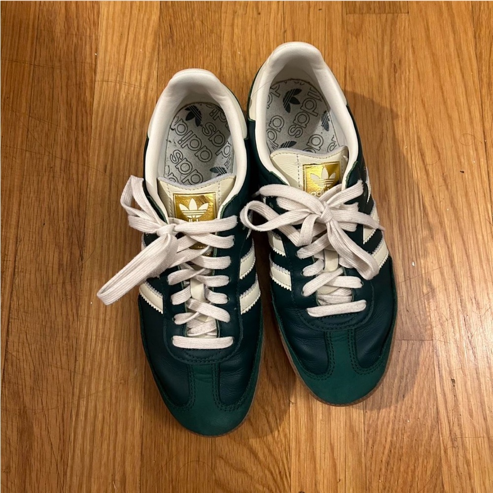 Adidas Samba OG
green collegiate size Men's 7/ Women's 8